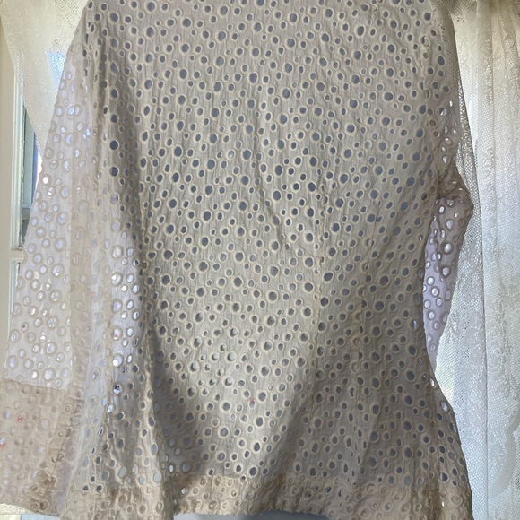White Eyelet Tie-Front Mishca Women’s Blouse Med Excellent Condition! - Picture 2 of 3